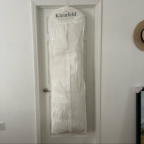 Kleinfeld wedding dress - Cathrine off the shoulder - Picture 11 of 11